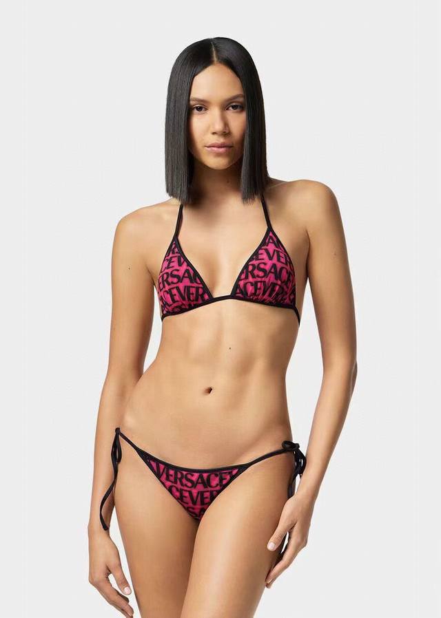 Versace's New One-Piece Swimsuit Is Suitable For A Variety Of Scenarios. It Can