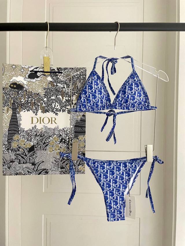 Dior's New Bikini Is Suitable For A Variety Of Scenarios. It Can Be Worn Inside