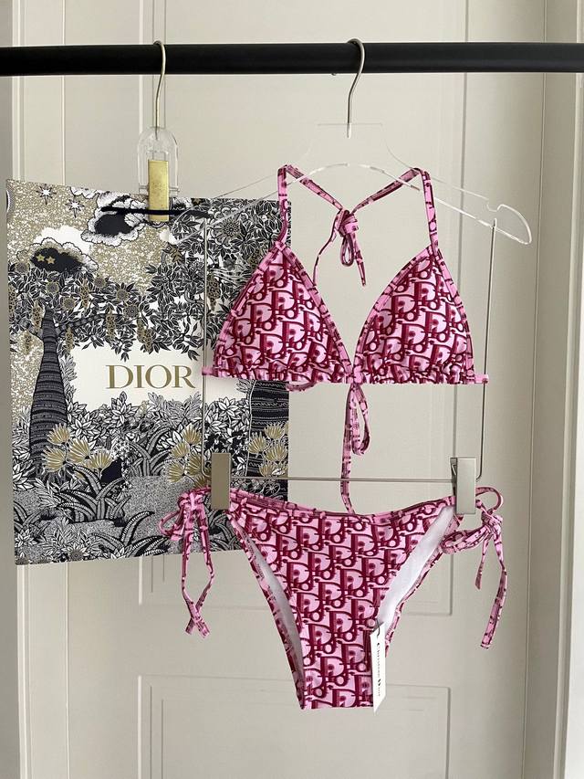 Dior's New Bikini Is Suitable For A Variety Of Scenarios. It Can Be Worn Inside