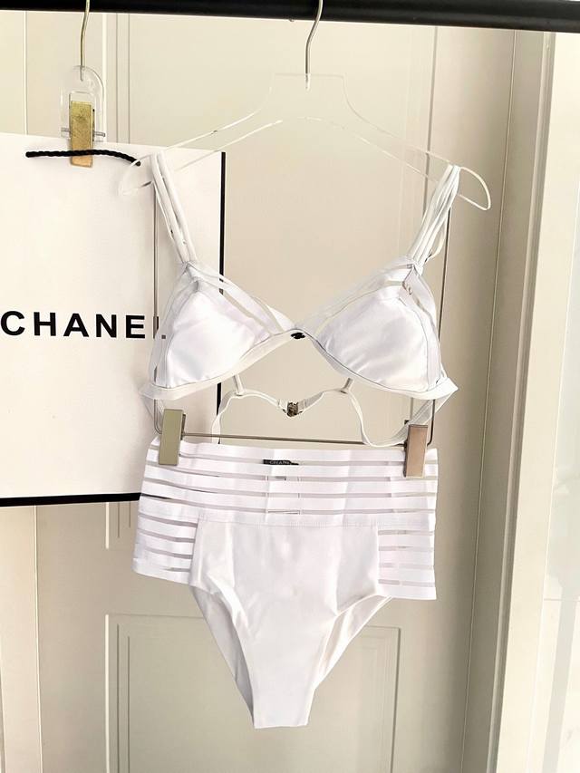 chanel's New Two-Piece Swimsuit Is Fashionable And Suitable For A Variety Of