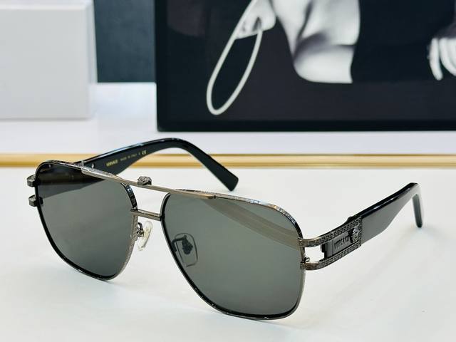 Versacemodel Ve5698 Size 61 Mouth 14-145 K With Style