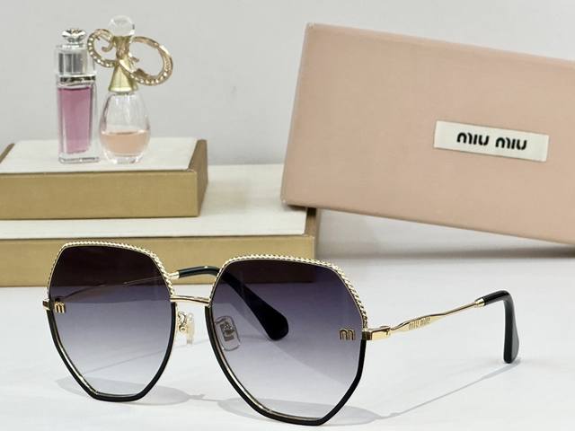 miu M* Model:Smu 66G Size 58 Ports 17-140