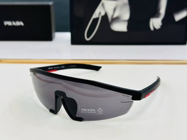 prad*Sps03Z Glasses Series Is Exquisitely Made And Shows Unique Personality.