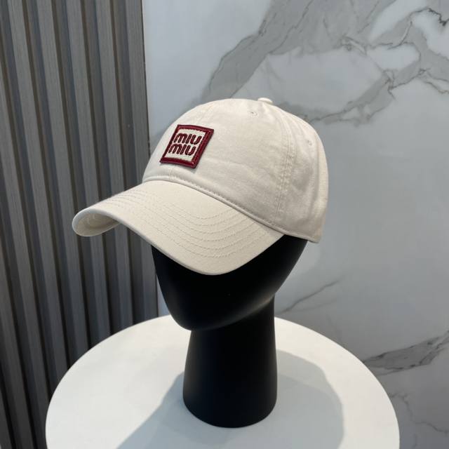 miumiu New Solid Color Baseball Cap The Hottest Color At The Moment - Full Of