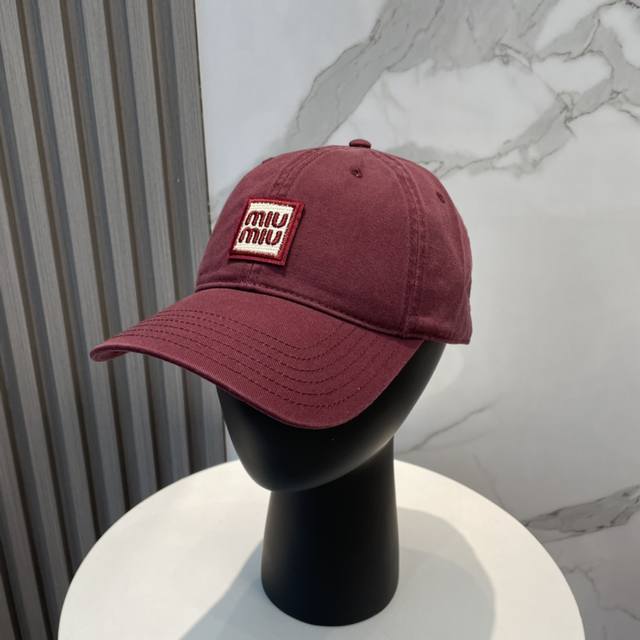 miumiu New Solid Color Baseball Cap The Hottest Color At The Moment - Full Of