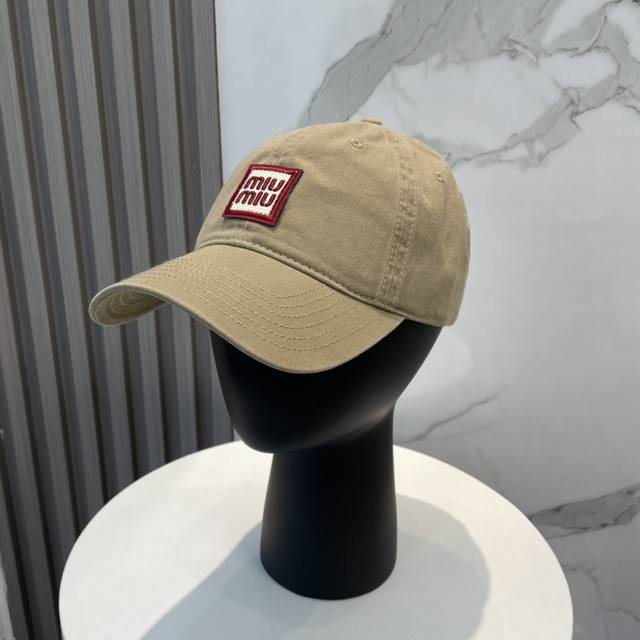miumiu New Solid Color Baseball Cap The Hottest Color At The Moment - Full Of