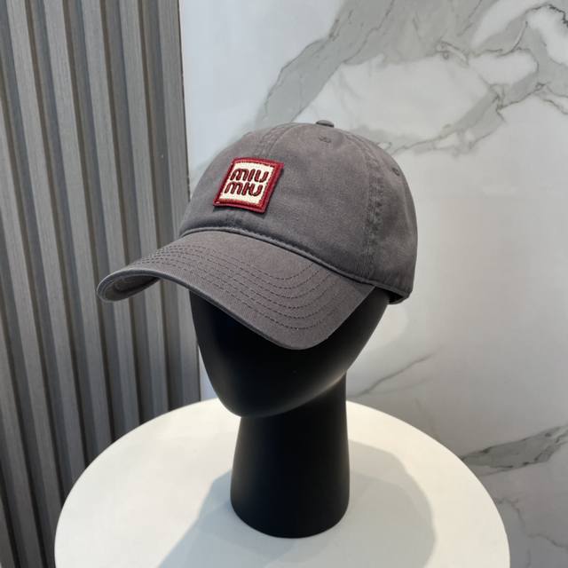 miumiu New Solid Color Baseball Cap The Hottest Color At The Moment - Full Of
