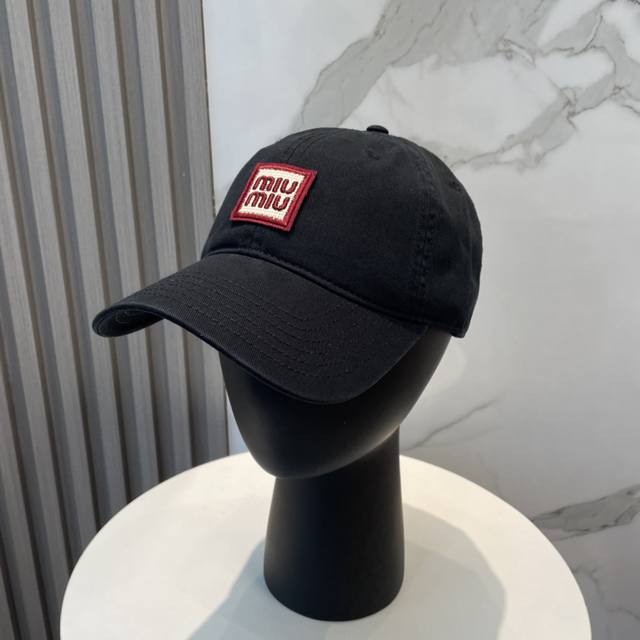 miumiu New Solid Color Baseball Cap The Hottest Color At The Moment - Full Of