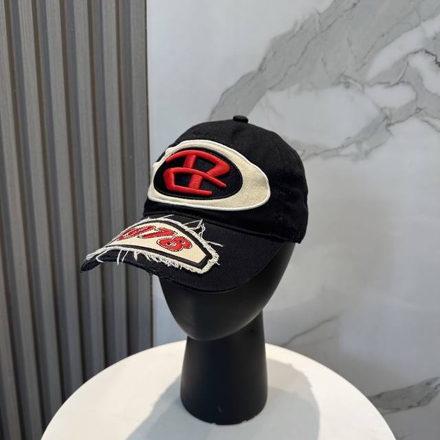 diesel Diesel Baseball Cap Is A Must-Have For Going Out. It Is Easy To Match.