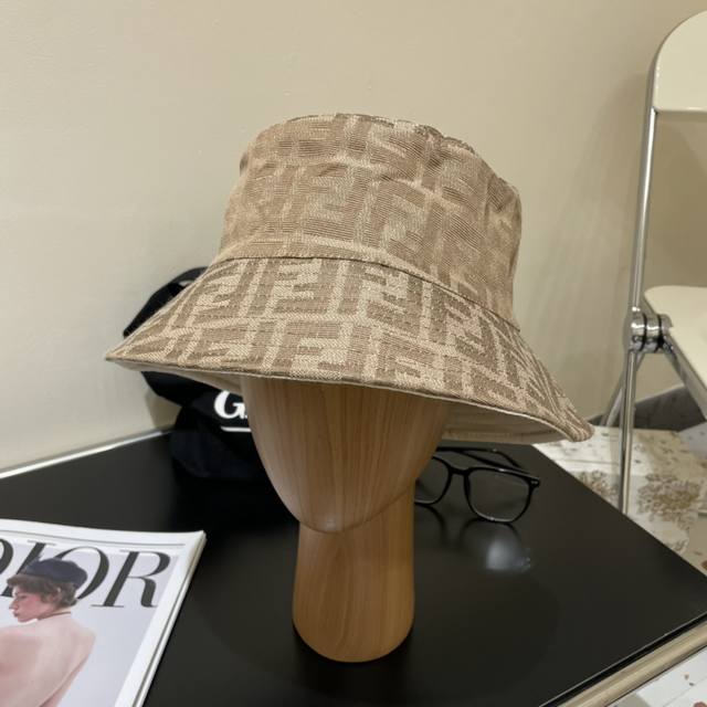 Fendi Double-Sided Fisherman Hat Classic Old Flower Simple And Generous Super In