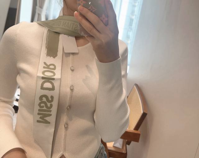 Dior's Latest Double-Layer Headband Is Really More Beautiful The More You Look A