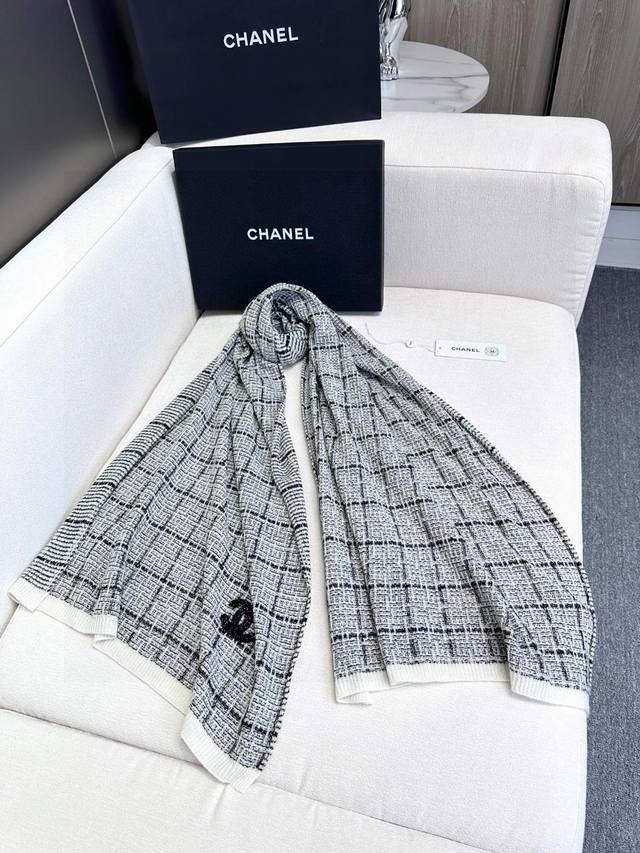 vip Limited Edition, Top-Notch, World-Class, Beautiful Chanel Double C Shawl,