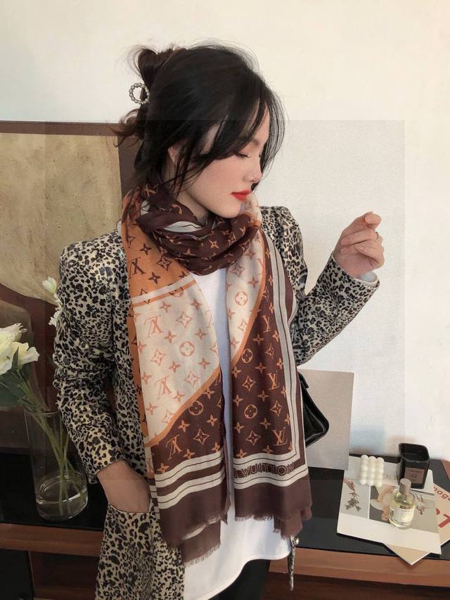 Is Fashionable And Versatile. Lv's New Old Flower Long Scarf Is A Good Item To E