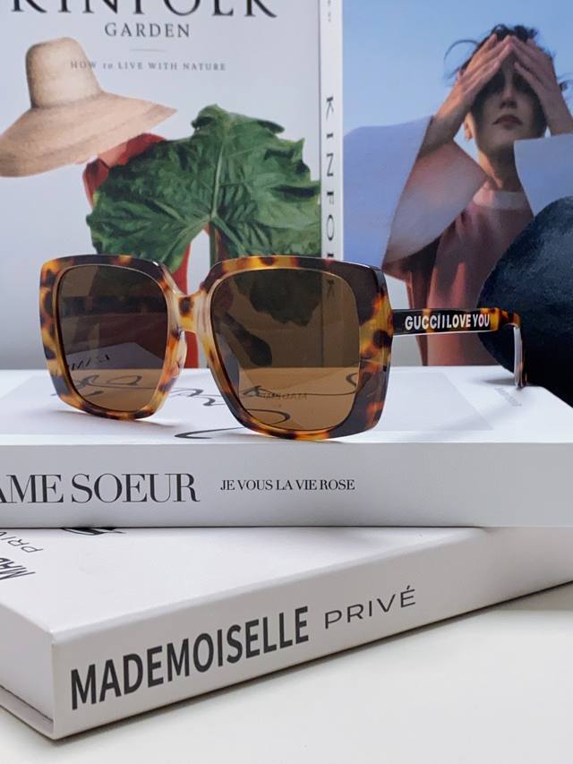 gucci 2025 New Retro Large Frame Romantic Anti-Ultraviolet Sunglasses Gg0567