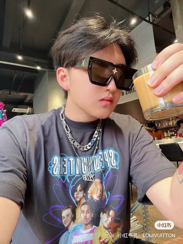 lv Louis Vuitton Cyclone Series Black Frame Sunglasses Are Cool And Stylish,