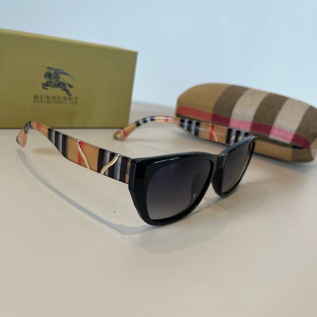 burberr Burberry Men's And Women's Sunglasses, International Brand, Same Styl