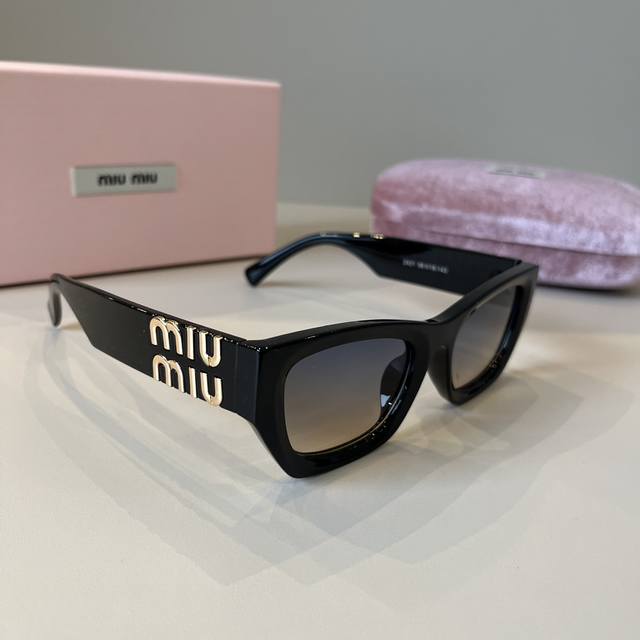 miumiu Miu Miu Cat-Eye Sunglasses Recommended By Major Internet Celebrities A