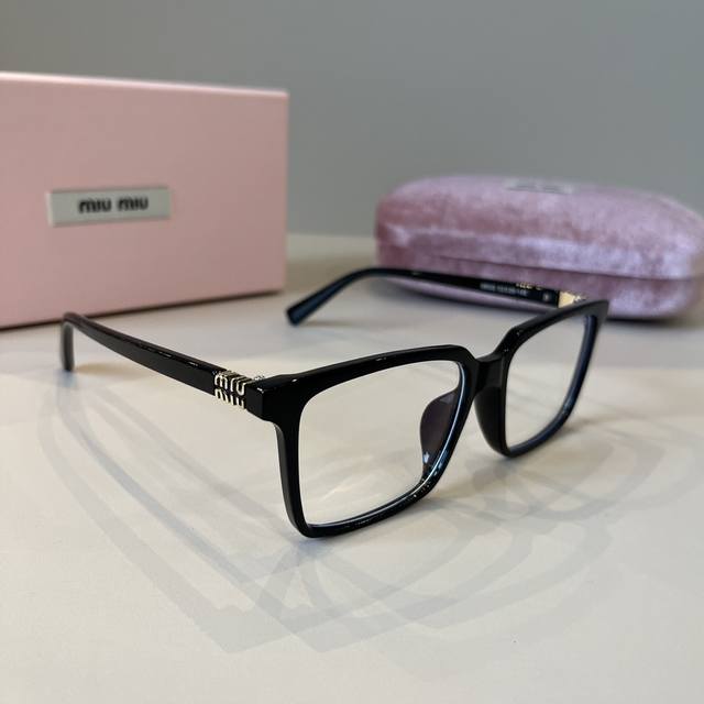 miumiu Sunglasses That Make Your Face Look Smaller Miumiu New Spring Large Sq