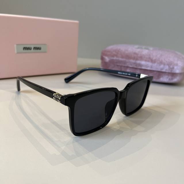 miumiu Sunglasses That Make Your Face Look Smaller Miumiu New Spring Large Sq