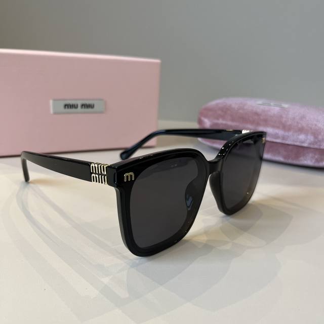 Miu Miu Sunglasses Black + Gold Logo Is Always The Perfect Match For Travel And