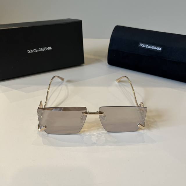 dg Dolce & Gabbana's New Stylish Sunglasses Are Super Gentle And Have A Summe