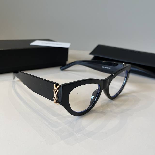 ysl Saint Laurent 23 New Models Are Here Slm94 The Gold And Black Logo On The