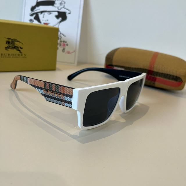 burberry Burberry New Sunglasses Travel Must Have Many Stars With The Same Su