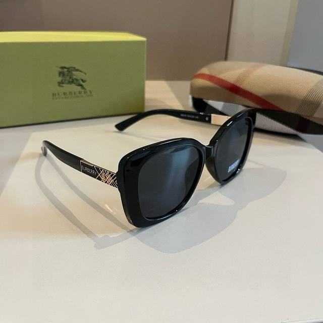 burberry Burberry New Sunglasses Travel Must Have Many Stars With The Same Su