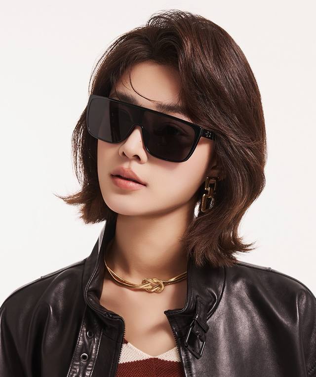 gucci Gucci's New One-Piece Driving Mirror Sunglasses Are A Must-Have For Tra