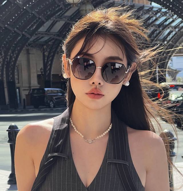 Fendi 2025 Spring New Trend Hot Fashion Square Frame Polarized Sunglasses High Q