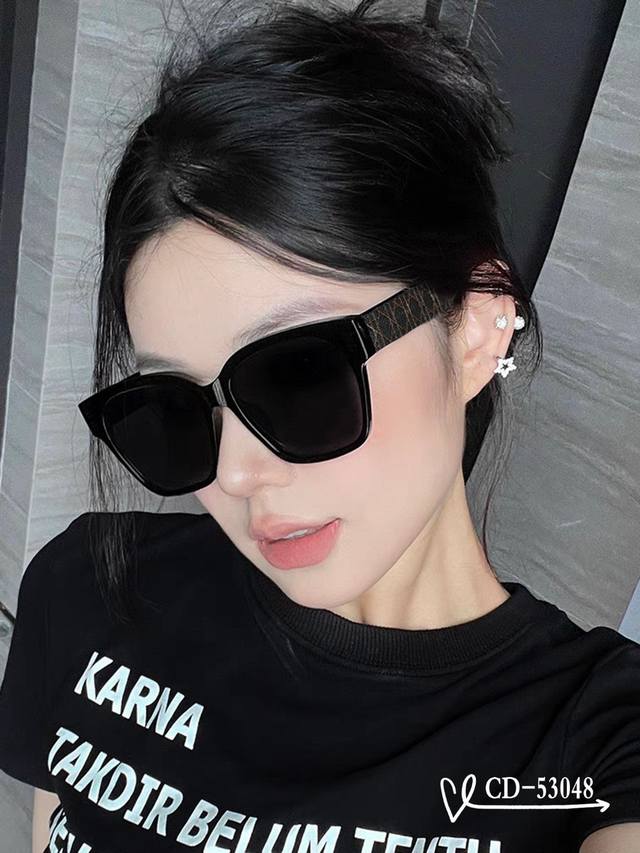 French Dior-Dior . Polaroid Resin Polarized Lens . Tr90 Frame Is Light And Comfo