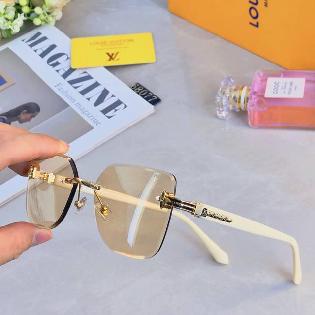 louis Vuitto*2025 New Style Sunglasses Large Frame Face-Revealing Small Sungl