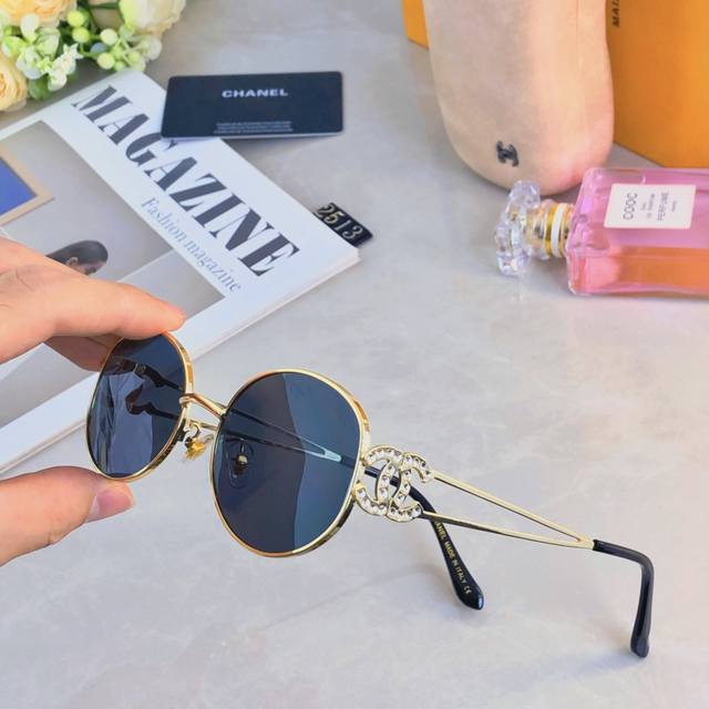 chane*2025 New Designer Fashion Sunglasses For Women Small Frame Retro Oval H