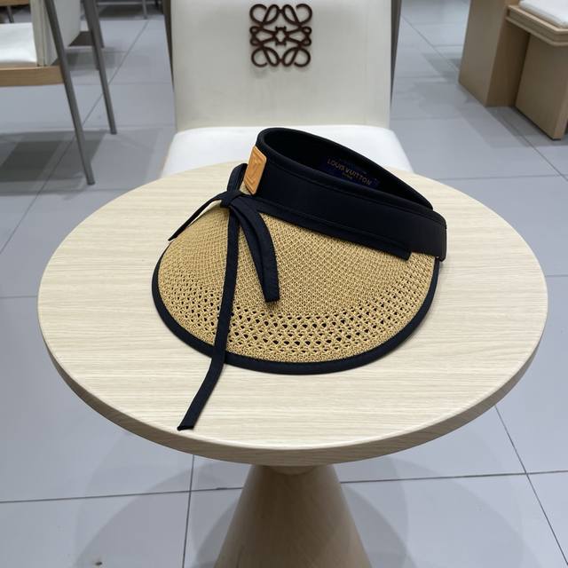 Lv Louis Vuitton original embroidered hollow top sun hat is light and breathable
