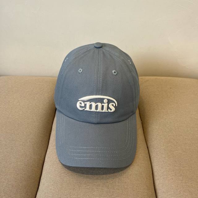 Korean fashion brand Emis new baseball cap, Emis hats really have a kind of magi