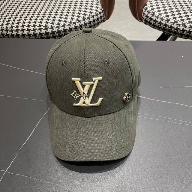 Lv Louis Vuitton's new baseball cap is full of street style , which is more in l