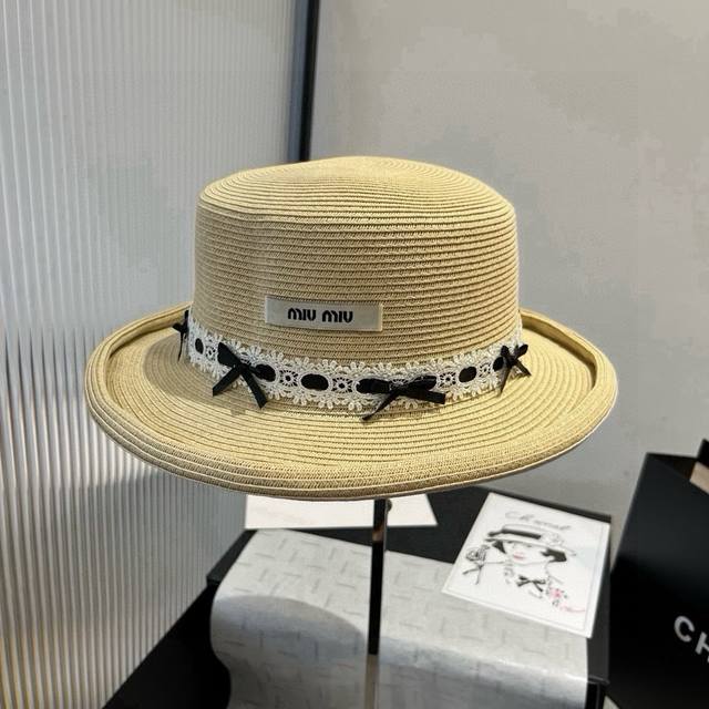 Miumiu new flat-top straw hat, small curly hat, head circumference 57Cm