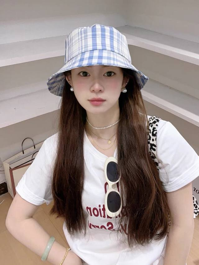 Baseball cap bucket hat Lv Louis Vuitton house girl same style blue plaid baseba