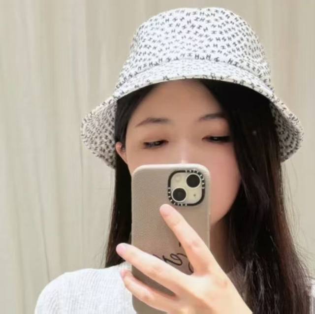 Chanel new high-end full diamond hardtop bucket hat, Chanel Logo classic and sim