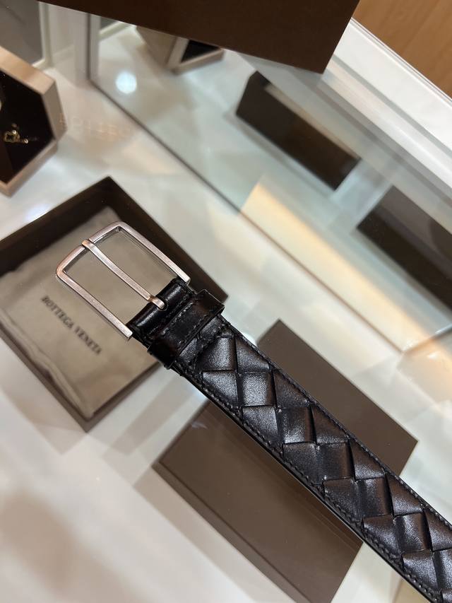 A BV belt that has no "outdated" word in the dictionary. It is low-key and high-