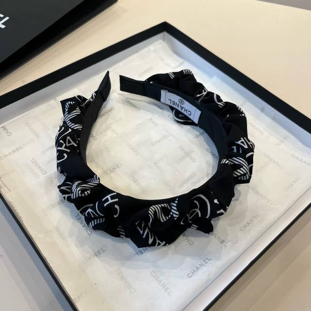 Chanel headband