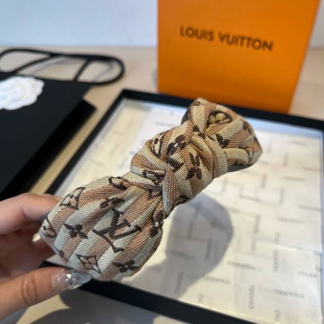 Lv Louis Vuitton old flower denim headband