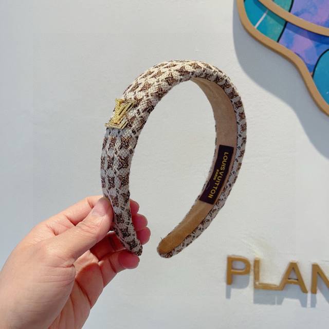 with packaging Lv Louis Vuitton's popular new Korean-style fabric plaid headband