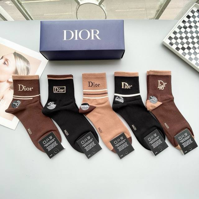 comes with a box of five pairs of European and American big brand Dior Dior is s