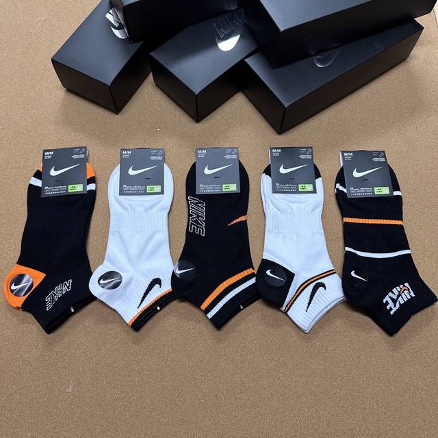 Nike Nike is always classic. Made of combed cotton, breathable, sweat-absorbent,