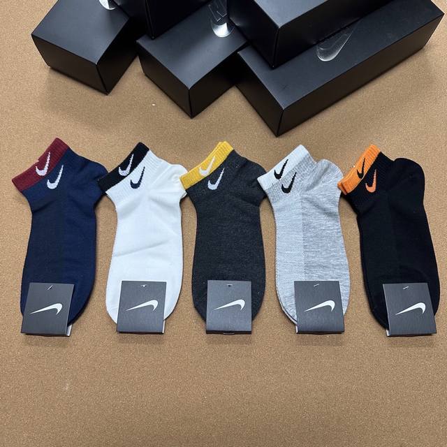 Nike Nike is always classic. Made of combed cotton, breathable, sweat-absorbent,