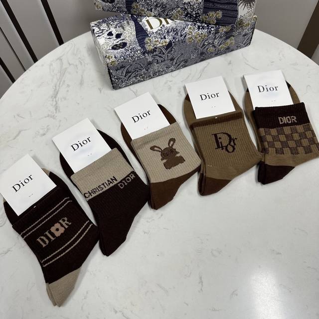 Special Dior Dior D's new mid-tube socks, a box of five pairs of pure cotton mat