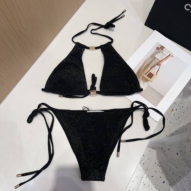 Loewe swimsuit, a must-have for fashionistas. Super figure-flattering! Sml