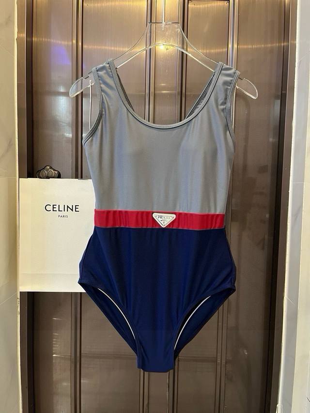 Special Prada's new one-piece swimsuit is suitable for a variety of scenarios. I