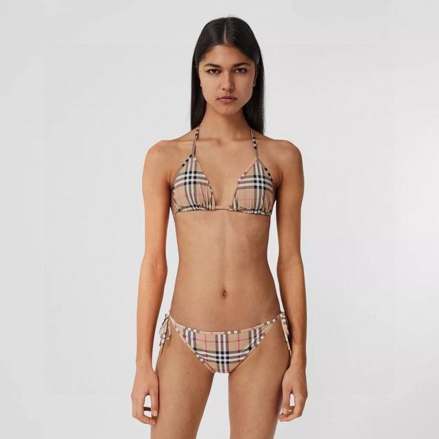 Burberry classic British swimsuit, the real thing is so beautiful! It can't be p